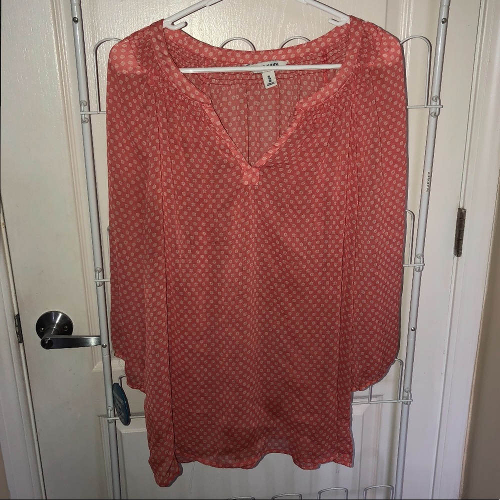 Stunning salmon colored blouse with white details